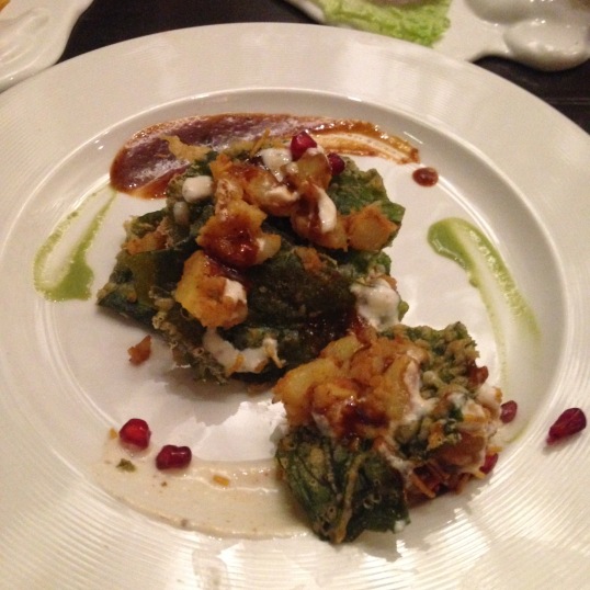 Crispy spinach with curd, tamarind and mint
